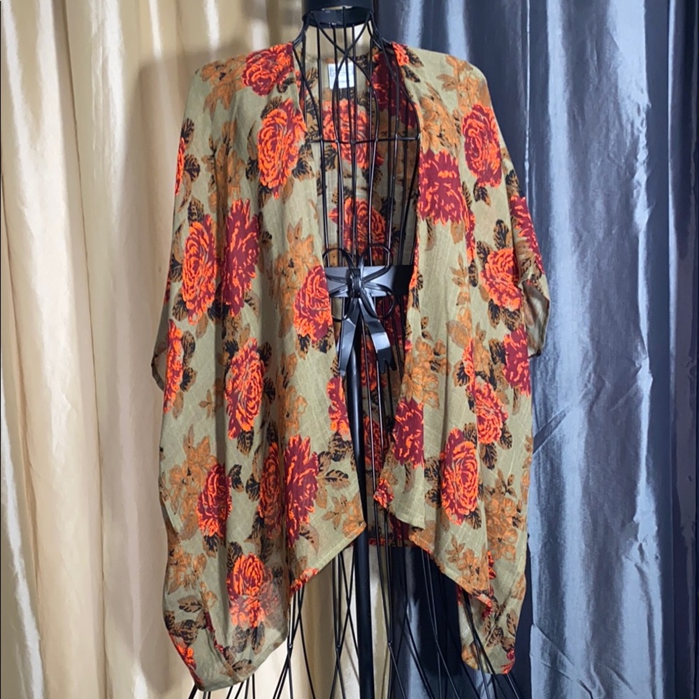 Gold Coast 100% polyester Floral Kimono with Red and Orange Roses